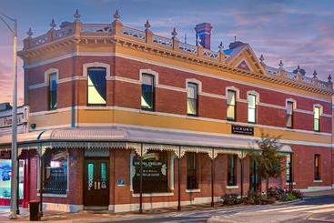 ベッドアンドブレックファースト Langsford Luxury