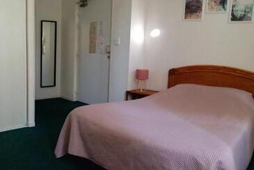 مبيت وإفطار Les Terrasses Du Petit Nérac