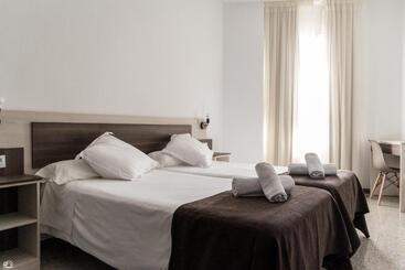 ペンション Meson Hostal La Cabana