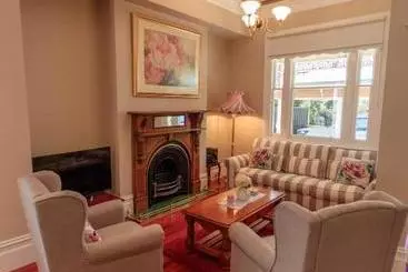 Bed and Breakfast The Oaks Lilydale Accommodation