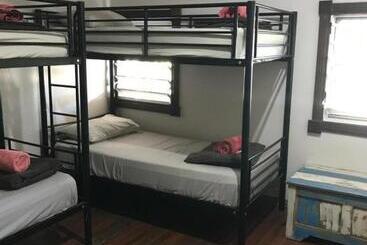 הוסטל Kimberley Travellers Lodge  Broome Yha