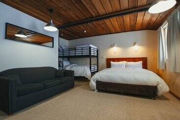 Отель Eiger Chalet