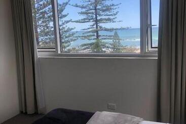 Апарт-отель Oceania On Burleigh Beach