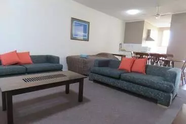 Emerald Gardens Motel & Apartments