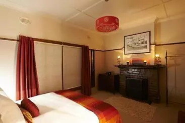 Bed and Breakfast Cable Station Accommodation