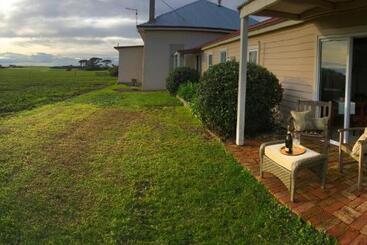 Bed and Breakfast Cable Station Accommodation