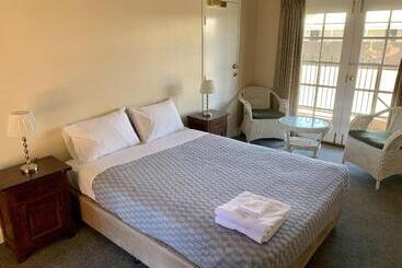 モーテル Settlers Hotel York