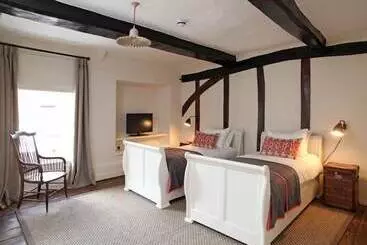 Retkeilymaja Black Lion