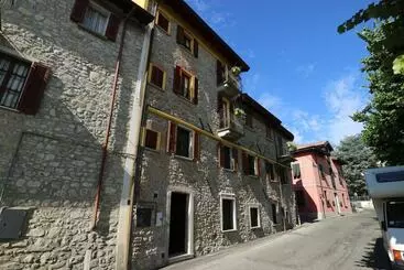 هتل B&b La Corte Suites