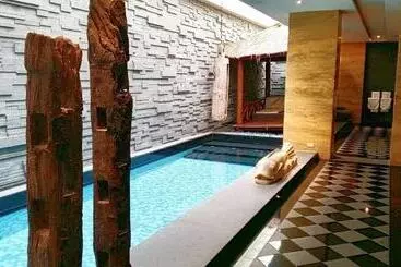 Orient Luxury Villa Motel