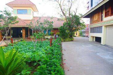 هتل Baansuan Aiyara