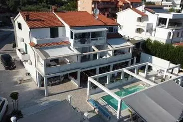 ペンション Guesthouse Raffaello