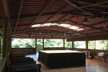 فندق Y Restaurante Los Amigos