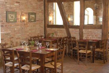 ホテル Schloss & Gut Ulrichshusen