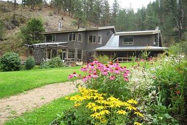 Bed & Breakfast Mountain Springs Nature Retreat