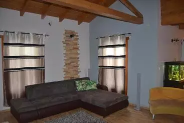 Majatalo Ivoi Magasbukki Vendeghaz