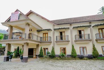 Spot On 2448 Hotel Tlogorejo 2