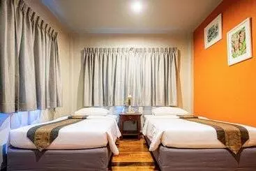 Hotelli Baan Klang Aow Beach Resort