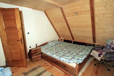 Сельский дом Traditional Wooden House By The River