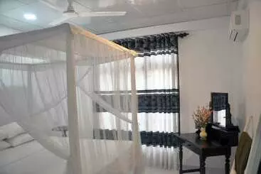 ホテル Dineth Villa