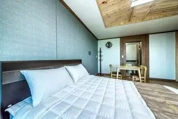 Hotel Sea And Wave