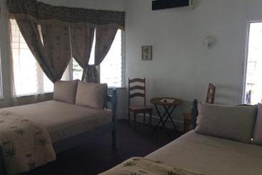 ホテル Caribbean Palms Inn