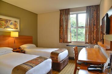 Отель Road Lodge Sandton