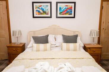 Nocleg ze śniadaniem Harry S At Spire Cottage Dog Friendly Cottage