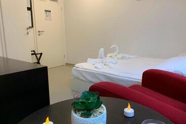 膳宿费 Lovely Studio Cologne West   Neues Momomotel