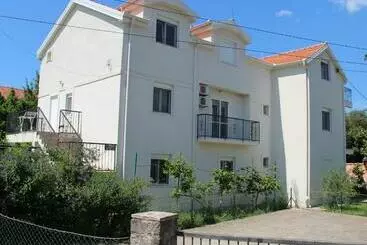 پانسیون Apartments Lustica