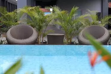 Hotel Front One Inn Kediri