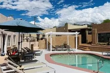 Hotelli Mi Kasa Hot Springs 420,adults Only, Clothing Optional