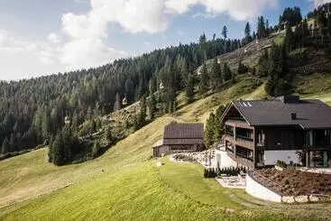 アパートホテル Surega   Idyllic Farmhouse