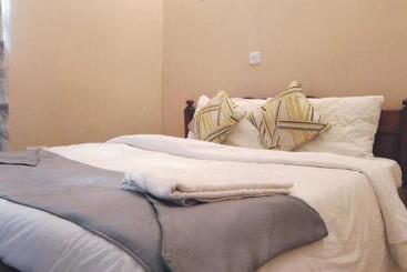 Hotelli Villa Serene