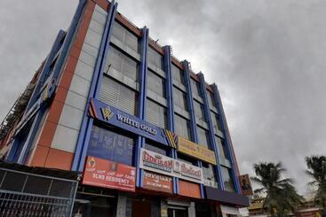 Hotel Oyo 75132 K N Residency