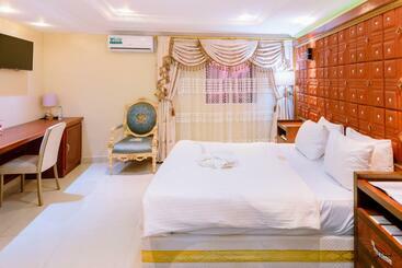 هتل Hôtel La Principauté Douala Bonapriso