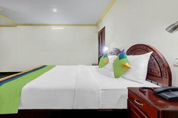 Itsy Hotels The Waters Edge Beach Resort