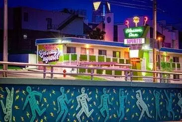 هتل Classen Inn