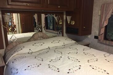 Otel The Great Escape Shirley With Hot Tub