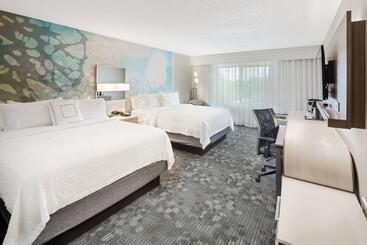 هتل Courtyard By Marriott Bryan College Station