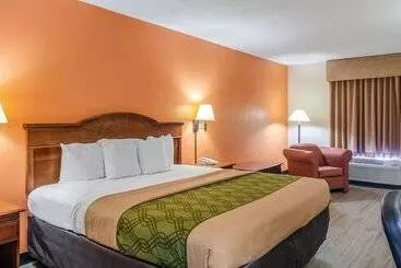 هتل Econo Lodge  Inn & Suites
