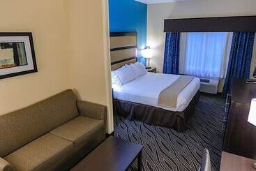 בית מלון כפרי Holiday Inn Express Ludlow Chicopee Area, An Ihg