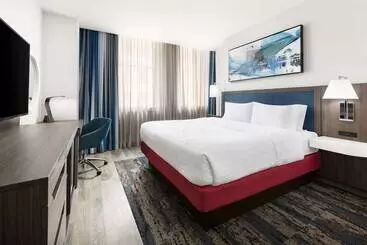 هتل آپارتمان Hampton Inn & Suites Baltimore Inner Harbor