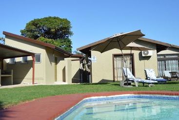 פנסיון Iqhayiya Guest House