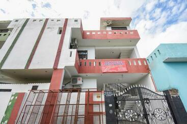 Отель Oyo 74755 Grand Red Villa