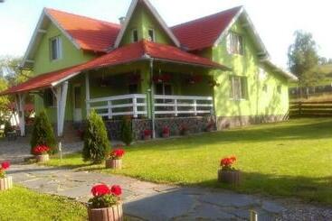 تختخواب و صبحانه Levi Panzio