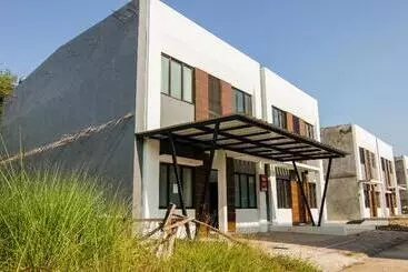 Hotel Oyo 3824 Columbus Residence J1