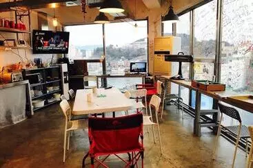 Life Guesthouse   Hostel