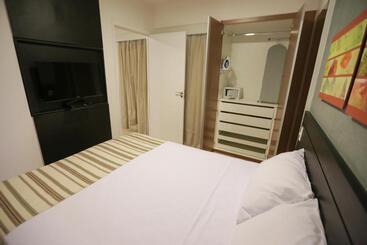 هتل آپارتمان Vista Park Hplus Long Stay