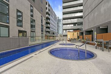 هتل Melbourne City Apartment